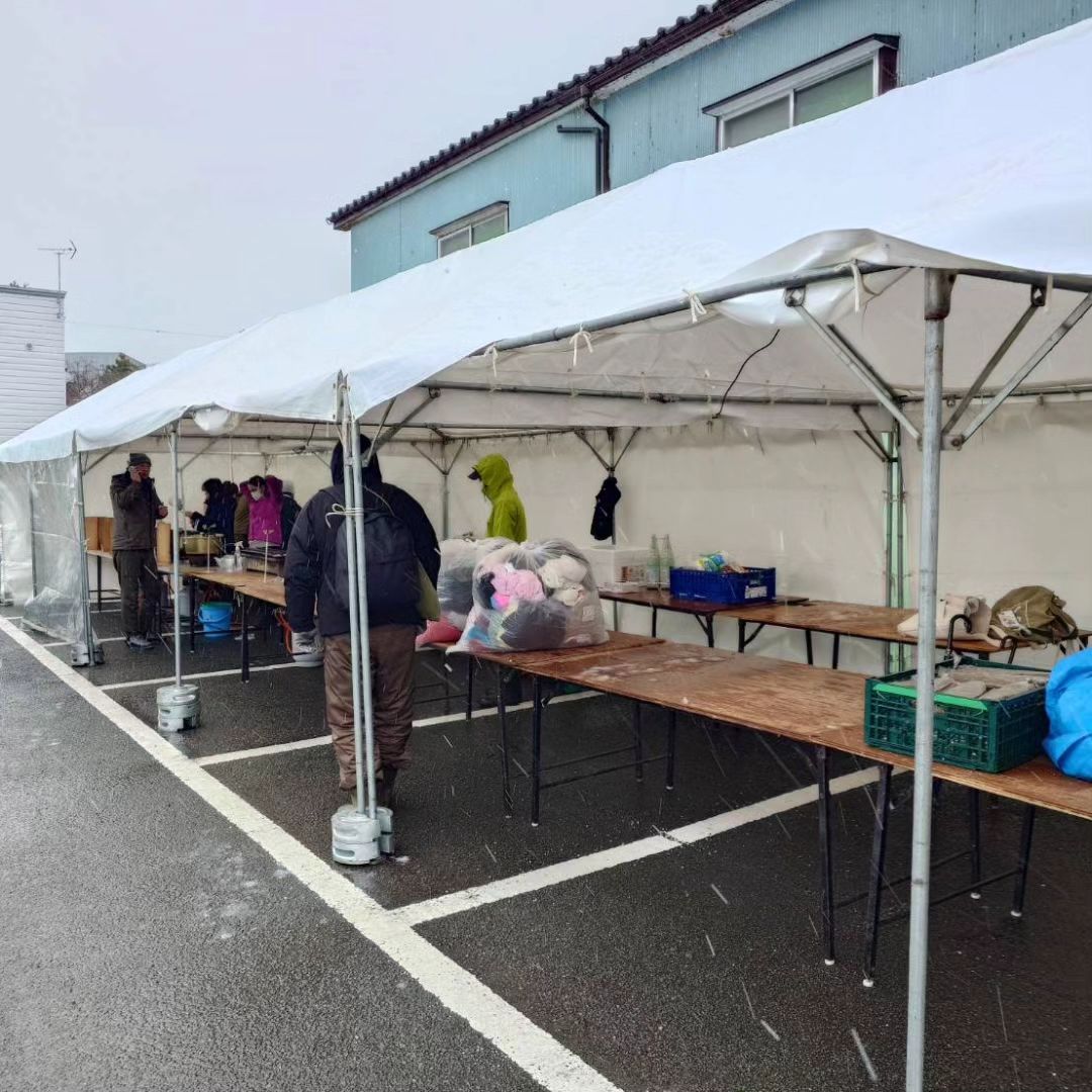 お祭りの設営を行いました
平地でも雪が降りました。運転等気をつけていきましょう️