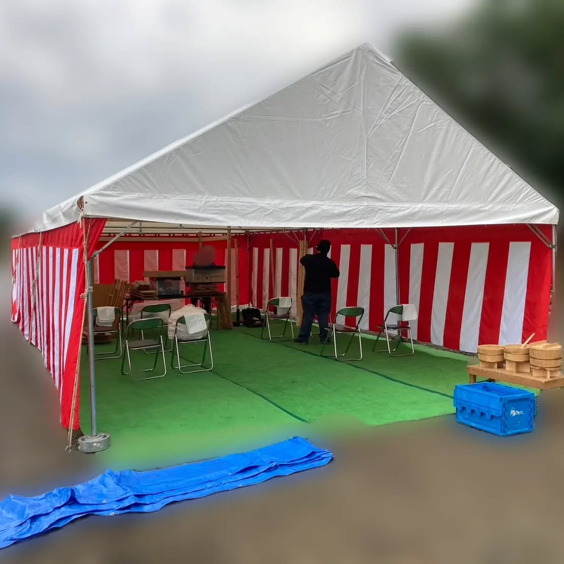 式典設営 テント、紅白幕、椅子の搬入、設営を行いました