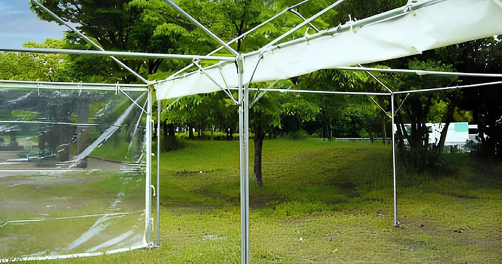 テント用雨どいは、ｍ連棟したテントの間に落ちる雨水を受け後方へ流すためのものです。