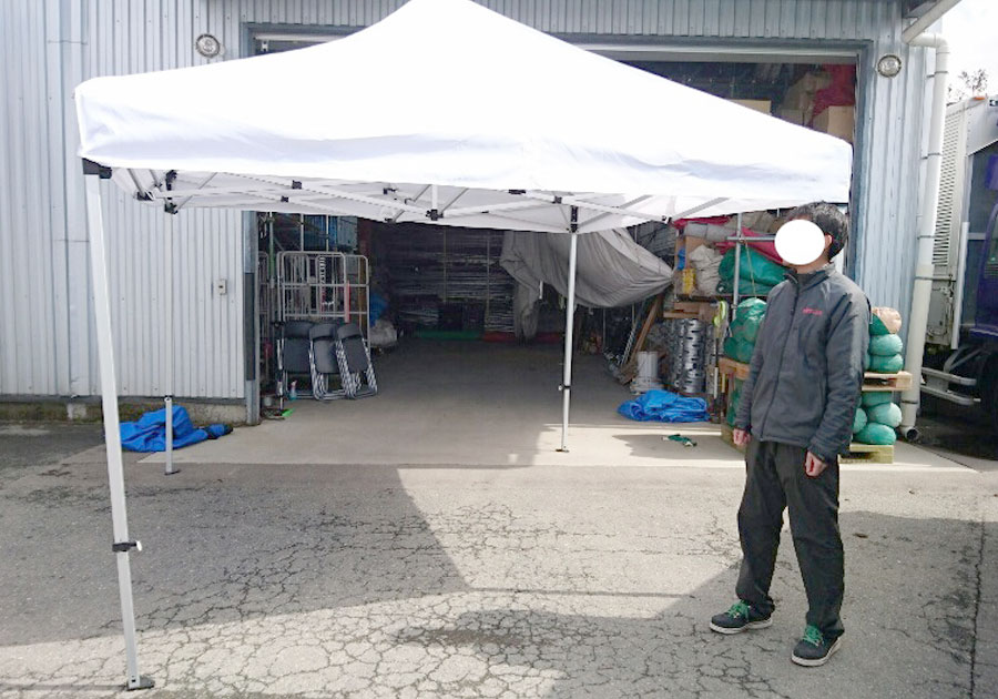ワンタッチテント3m×3m
ワンタッチテント 脚の高さを調整して完成!