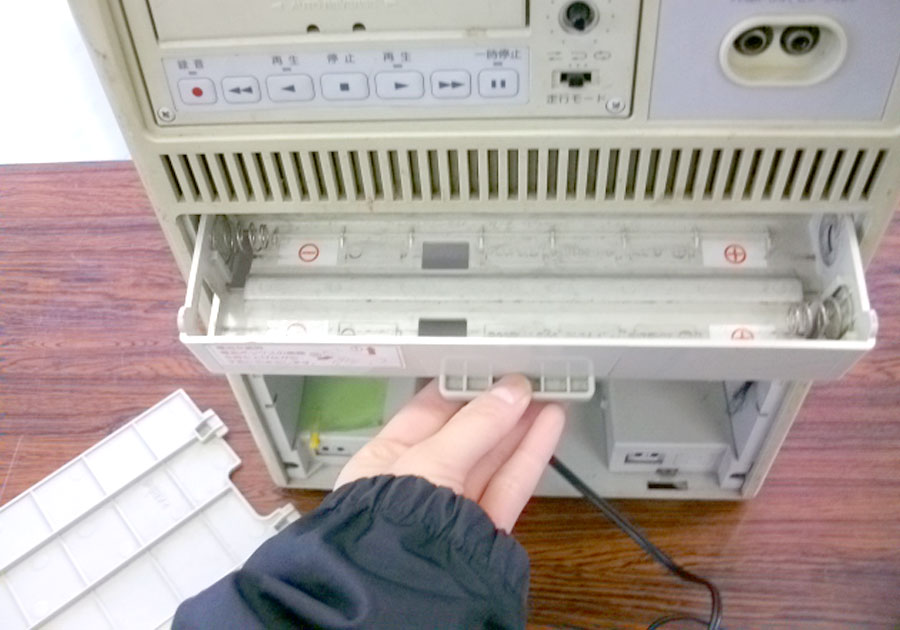 乾電池ケース ポータブルスピーカー通常