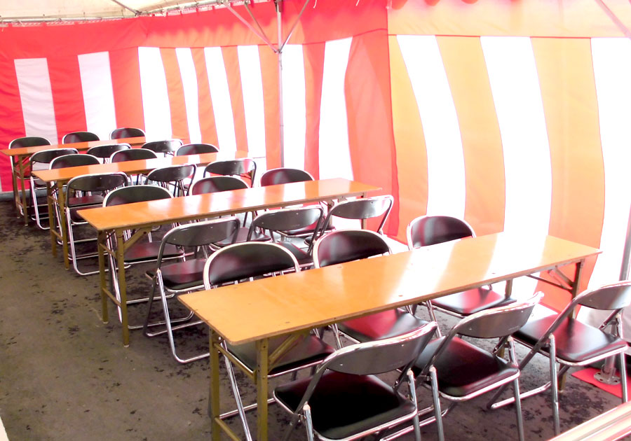 ベニヤ製テーブル。屋外イベント、飲食ブースにおすすめです。