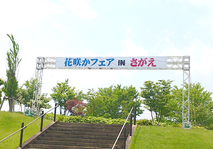トラスアーチ　トラスを利用した丈夫なアーチを設営します。イベント会場入り口、展示会場ブースなど。