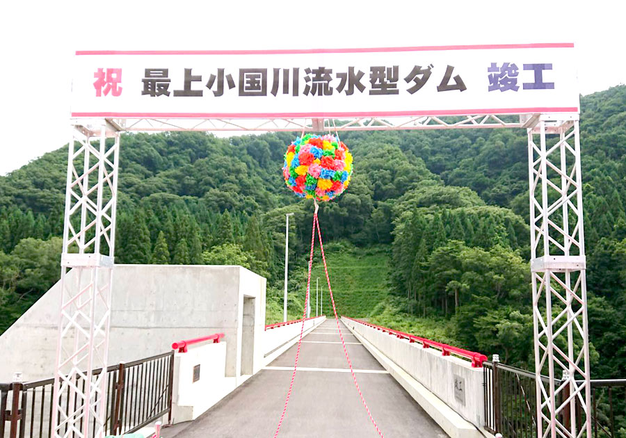くす玉　トラスアーチ　トラスを利用した丈夫なアーチを設営します。イベント会場入り口、展示会場ブースなど。