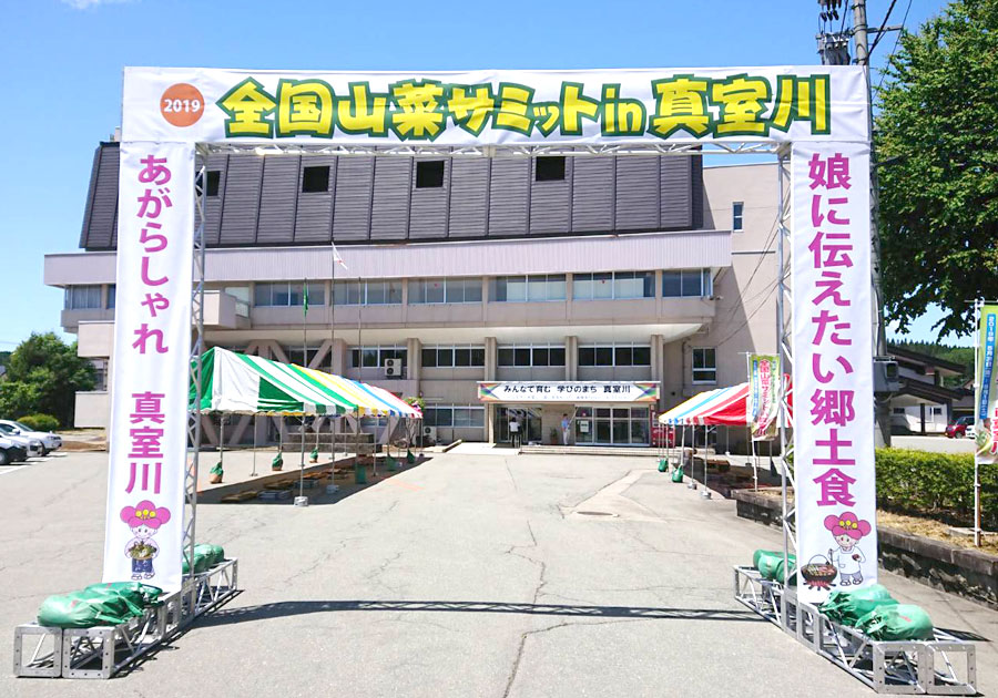 トラスアーチ　トラスを利用した丈夫なアーチを設営します。イベント会場入り口、展示会場ブースなど。