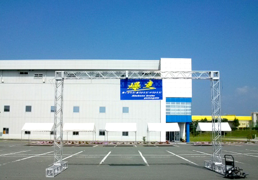 トラスアーチ　トラスを利用した丈夫なアーチを設営します。イベント会場入り口、展示会場ブースなど。
