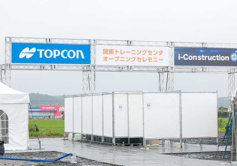 トラスアーチ　トラスを利用した丈夫なアーチを設営します。イベント会場入り口、展示会場ブースなど。