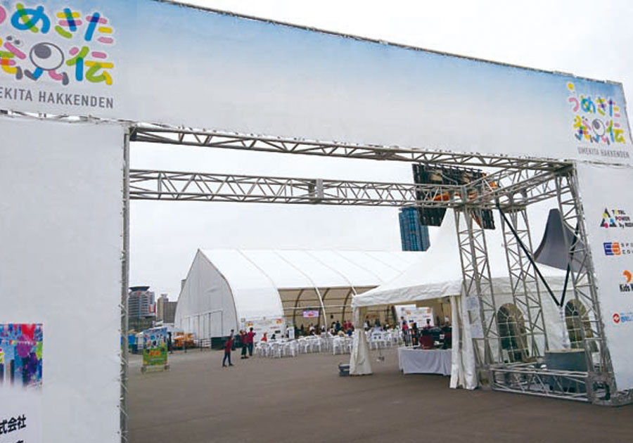 トラスアーチ　トラスを利用した丈夫なアーチを設営します。イベント会場入り口、展示会場ブースなど。