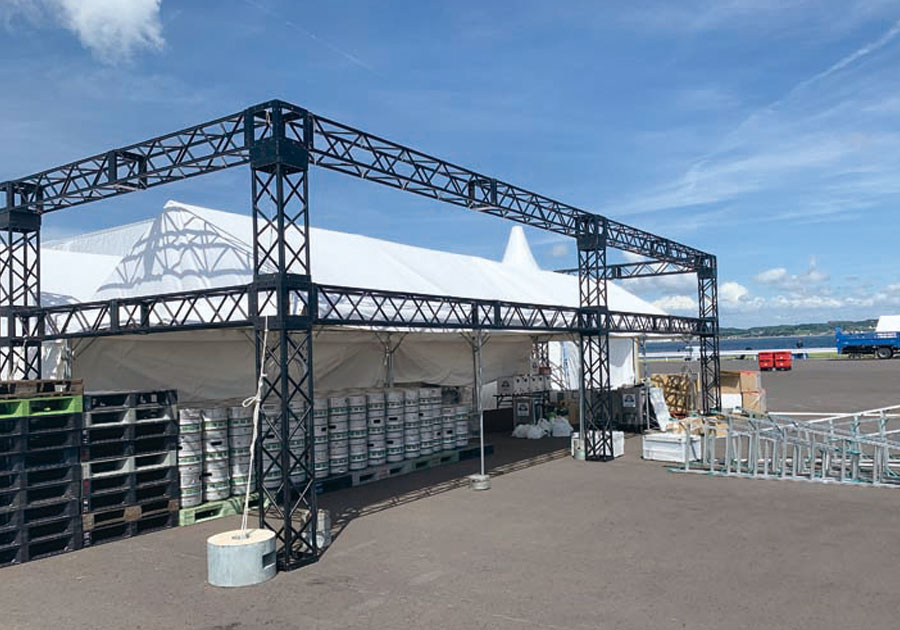 トラスアーチ　トラスを利用した丈夫なアーチを設営します。イベント会場入り口、展示会場ブースなど。