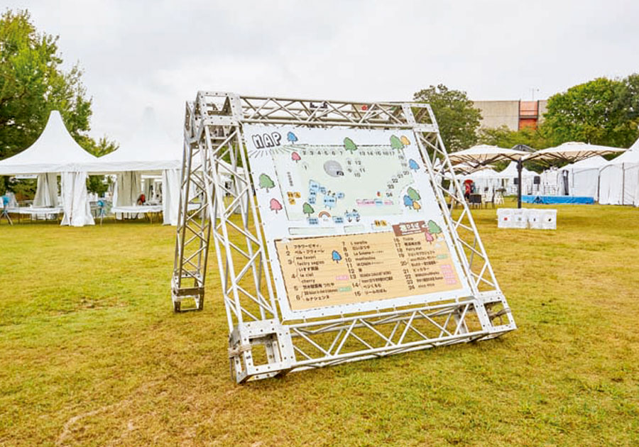 トラスアーチ　トラスを利用した丈夫なアーチを設営します。イベント会場入り口、展示会場ブースなど。