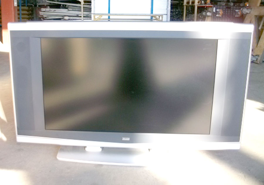 液晶テレビ　40インチ/液晶テレビモニター　ダイナコネクティブ　DY-LC40S　液晶テレビ　鑑賞会、待機所に設置など、発光しますので明るい映像が可能。プロジェクタの代用に
