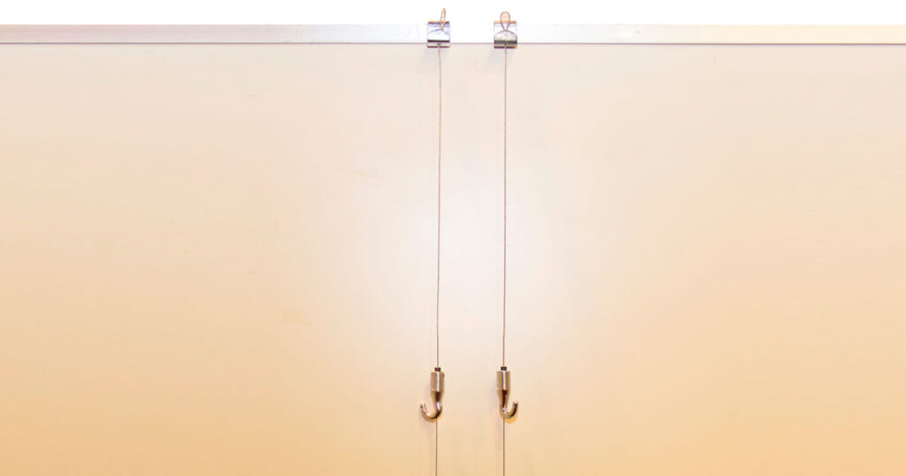 ワイヤーフック 展示会ブースの絵画やパネルの展示にご利用ください。